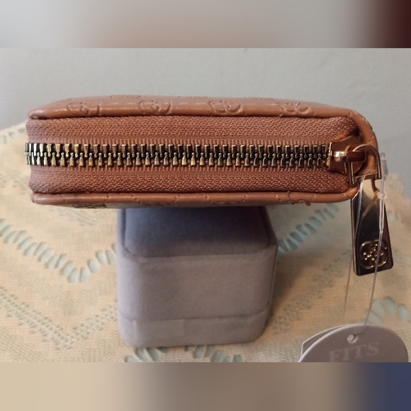 🌞Daisy Fuentes Zip Around Wallet - Picture 6 of 9